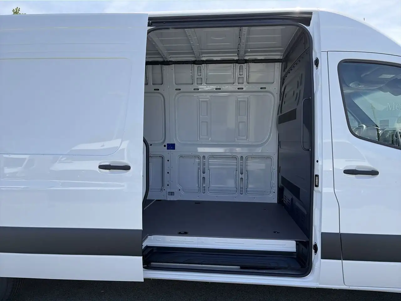 Mercedes-Benz Sprinter photo Mercedes-Benz Sprinter