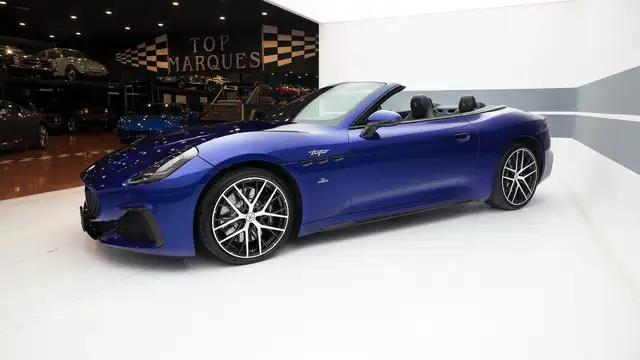 Maserati GranCabrio V6 550 CV AWD Trofeo