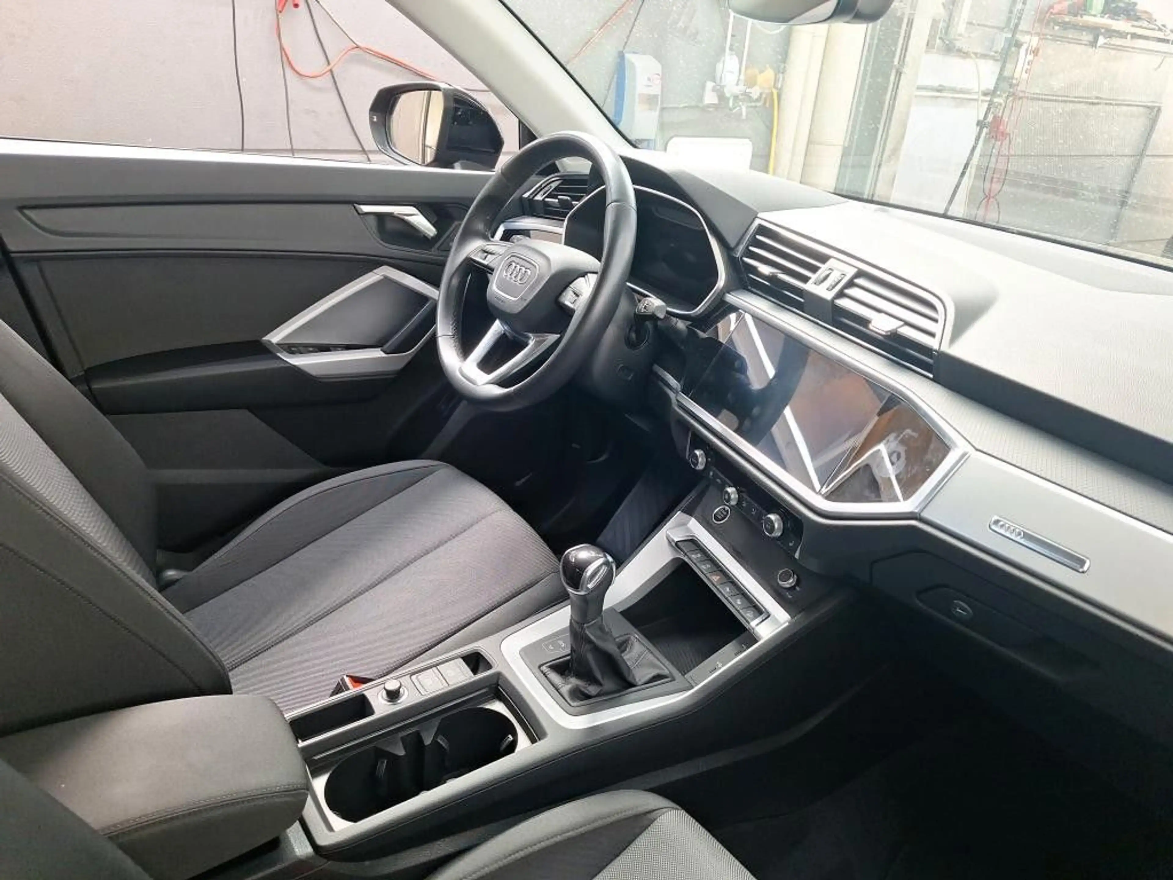 Audi Q3 35 TDI advanced Aut. Navi PDC SHZ ACC — photo 5