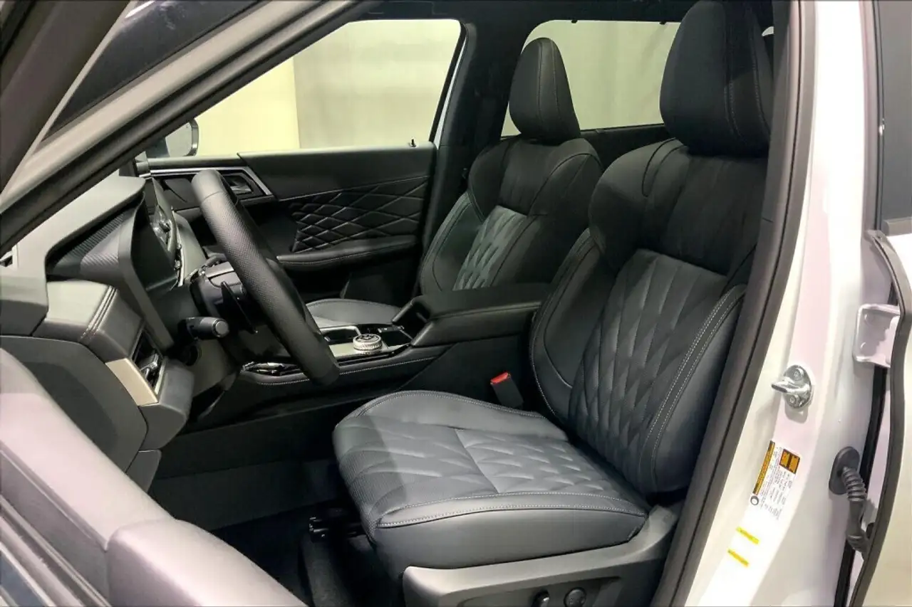 Mitsubishi Outlander photo Mitsubishi Outlander