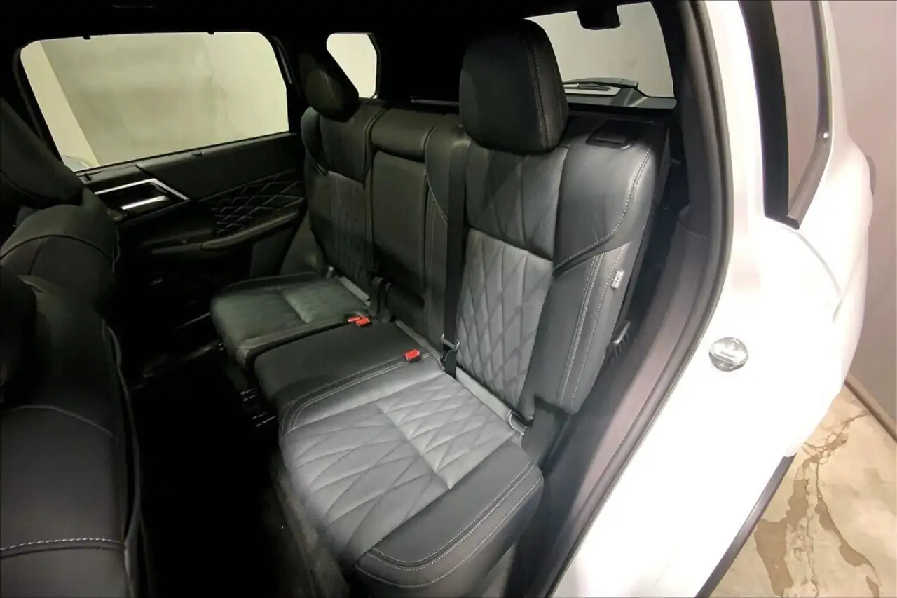 Mitsubishi Outlander photo Mitsubishi Outlander