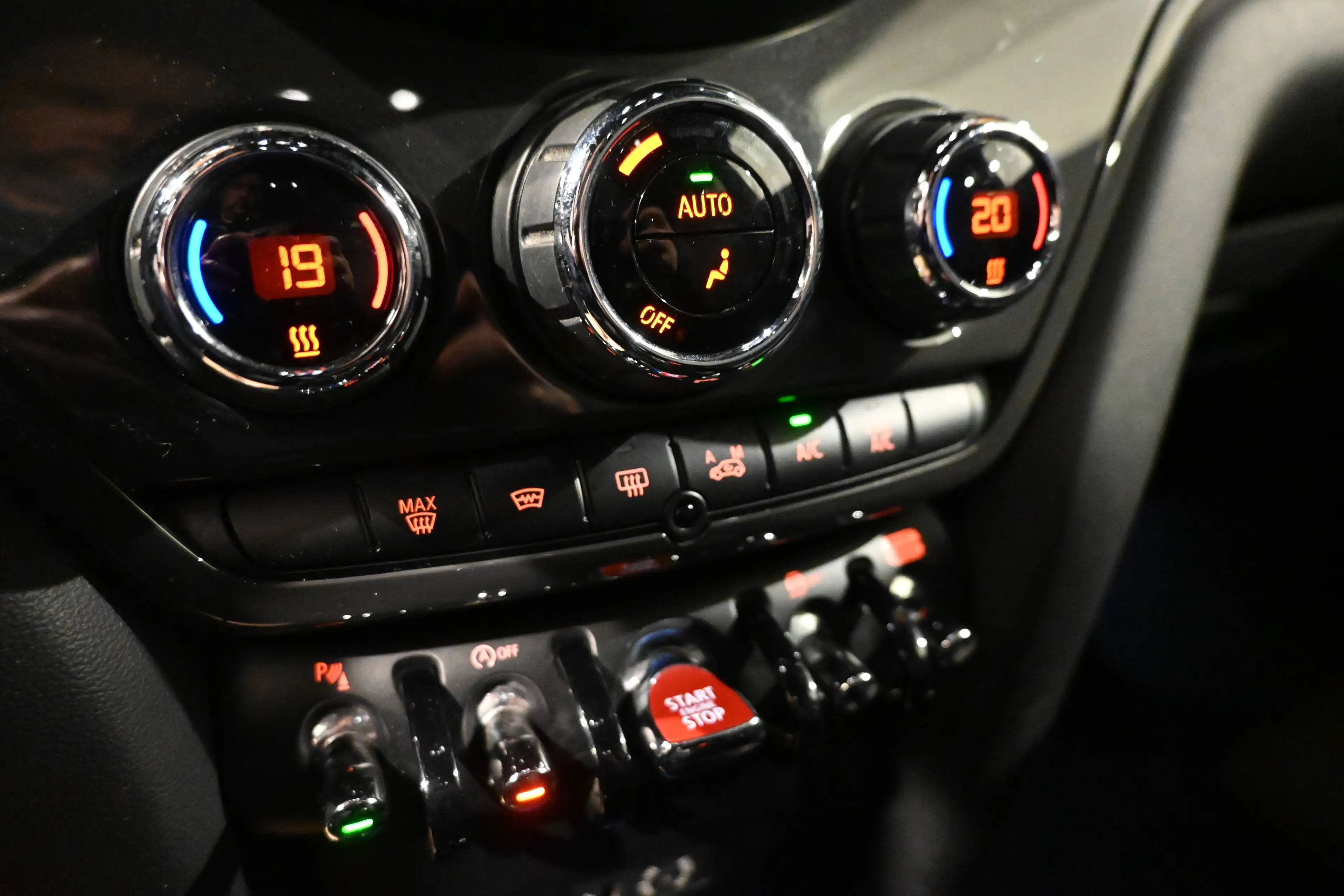 MINI Cooper Countryman COOPER COUNTRYMAN 1.5iA / CUIR / GPS NAVIGATION / BLUETOOTH / CRUISE / PDC !! — photo 15