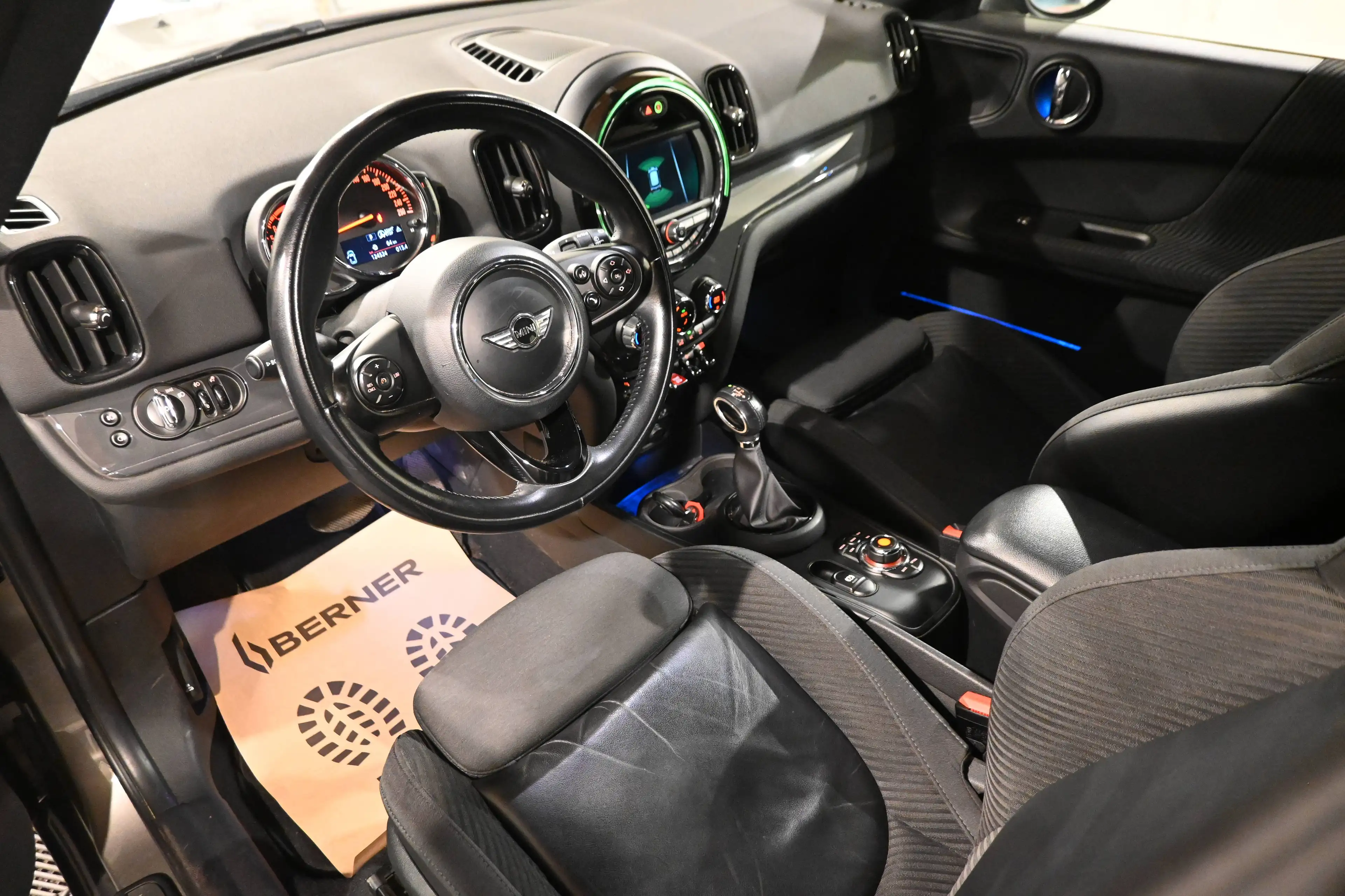 MINI Cooper Countryman COOPER COUNTRYMAN 1.5iA / CUIR / GPS NAVIGATION / BLUETOOTH / CRUISE / PDC !! — photo 13