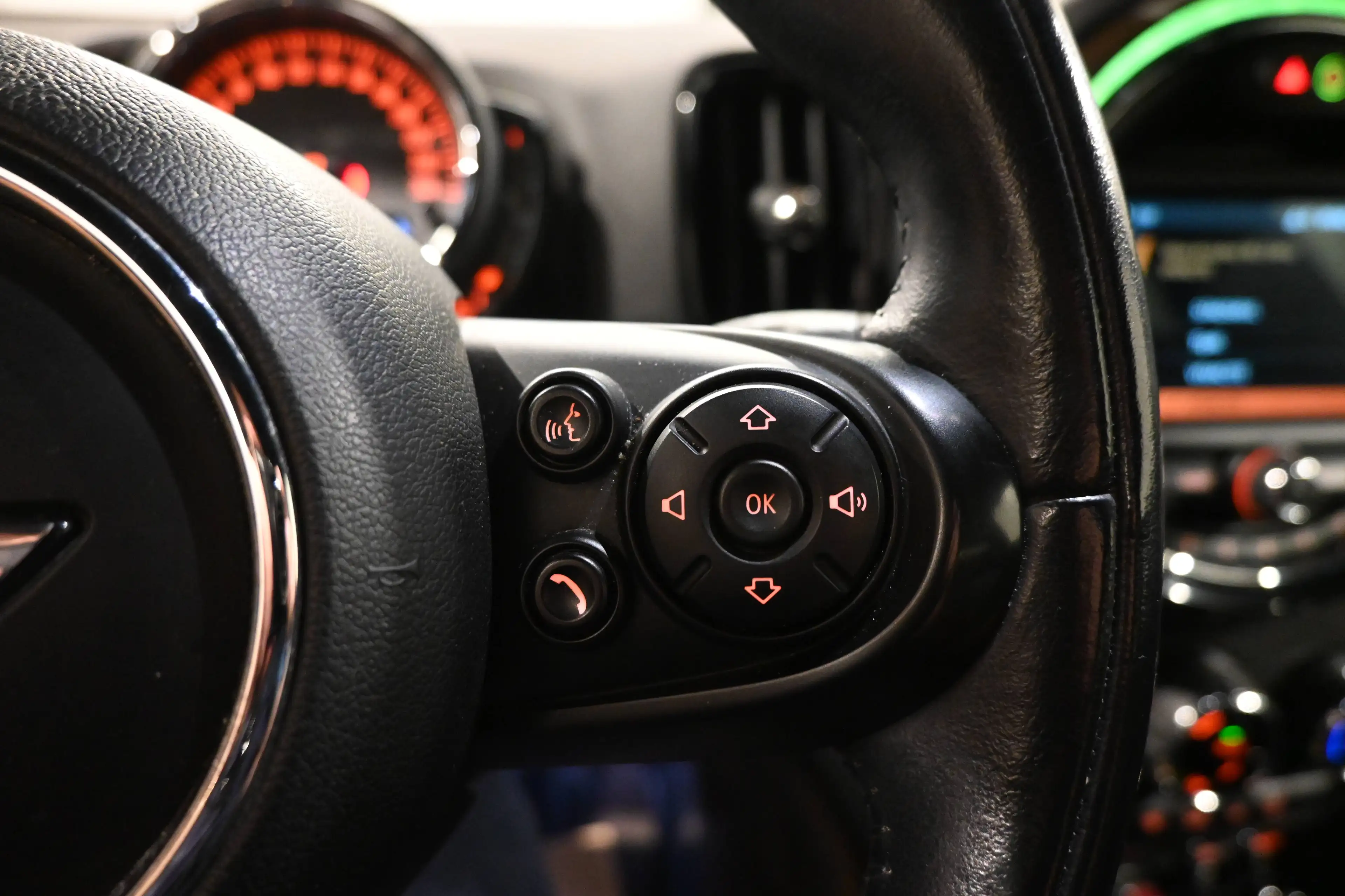 MINI Cooper Countryman COOPER COUNTRYMAN 1.5iA / CUIR / GPS NAVIGATION / BLUETOOTH / CRUISE / PDC !! — photo 14