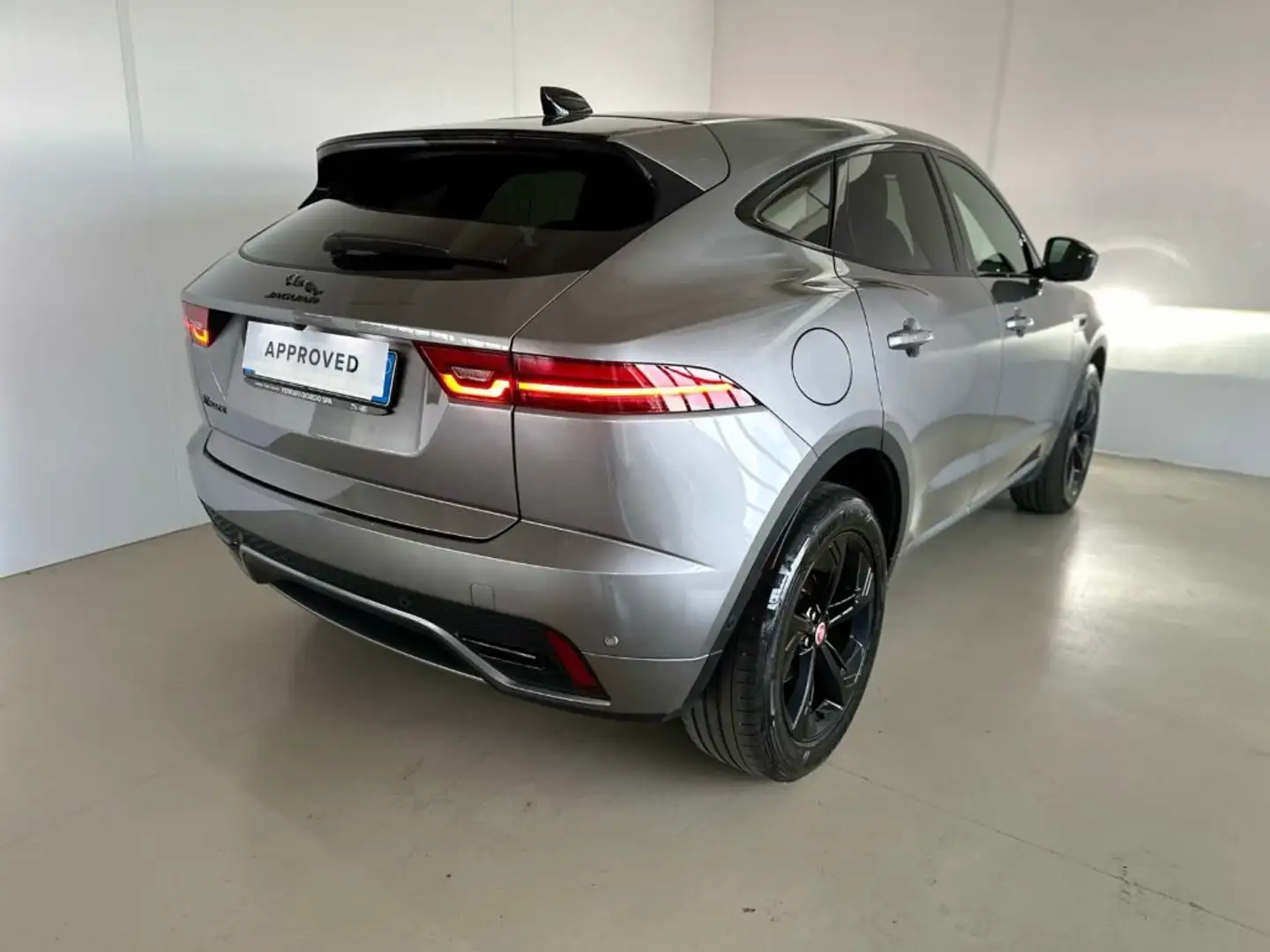 Jaguar E-Pace 2.0D I4 163 CV AWD Auto R-Dynamic SE Grigio - 2