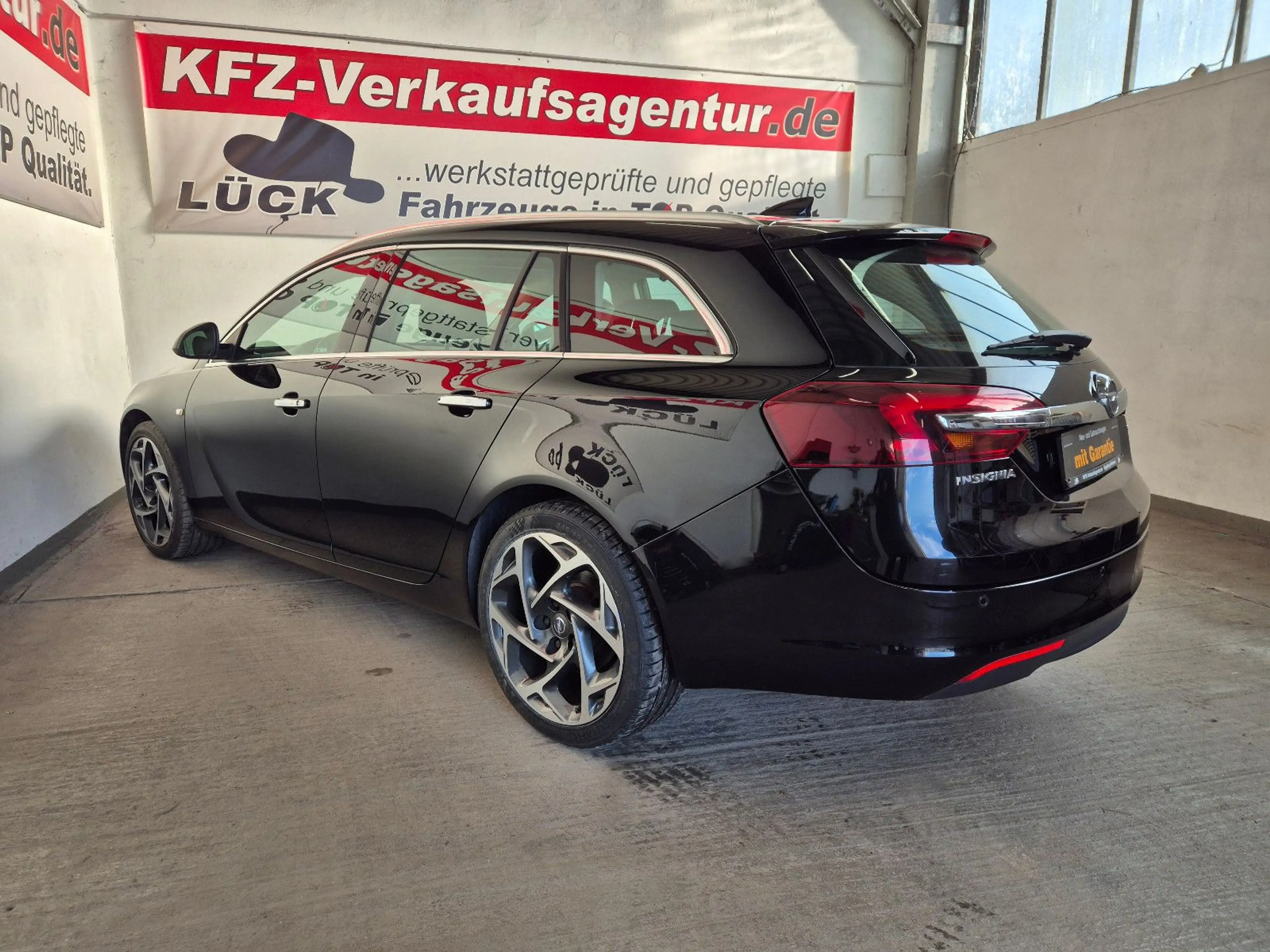 Opel Insignia A Sports Tourer Business Innovation — photo 11