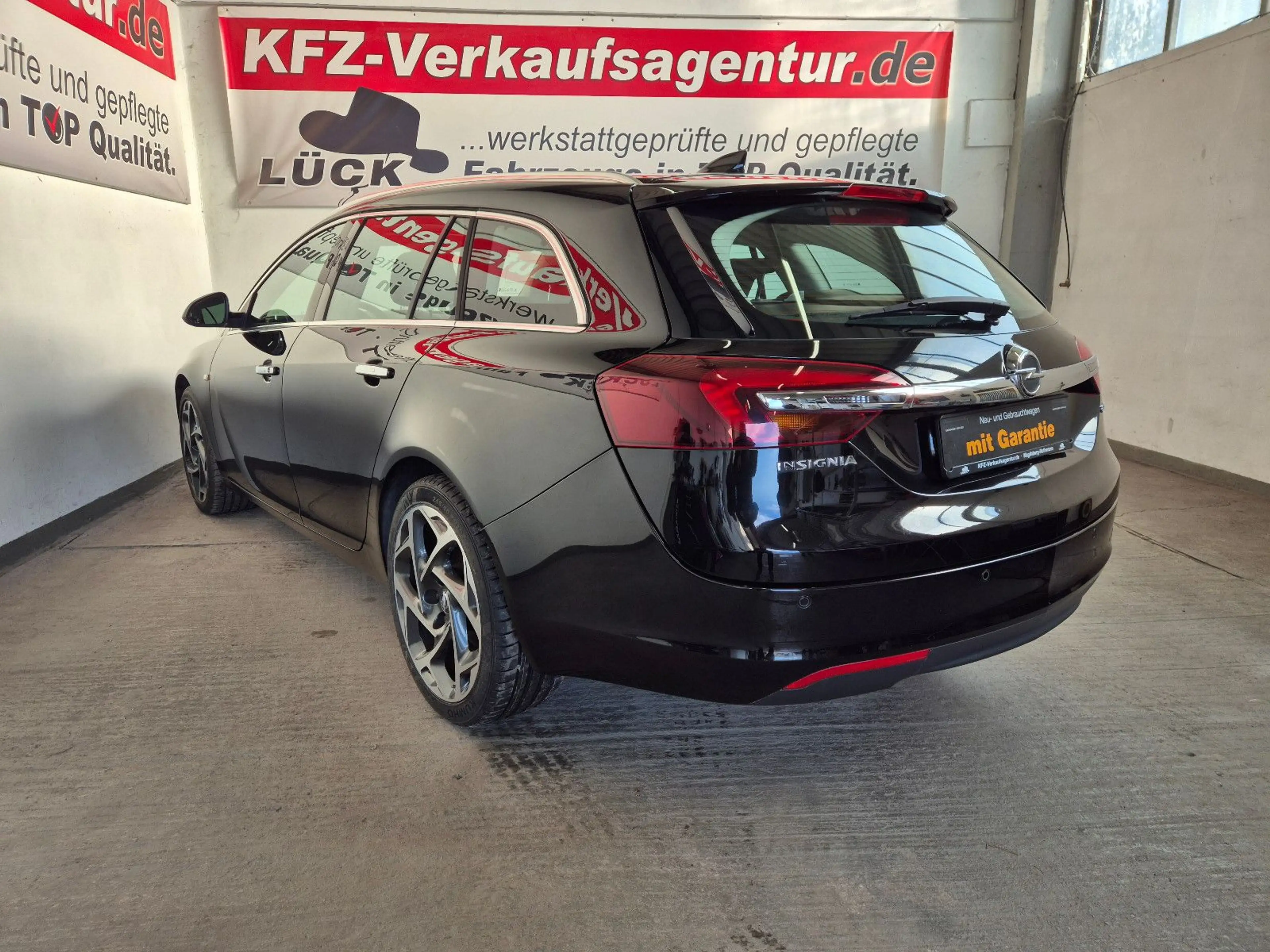 Opel Insignia A Sports Tourer Business Innovation — photo 10