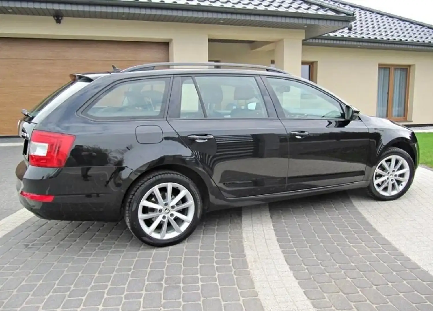 Skoda Octavia Octavia Combi 2.0 TDI DPF Best of Černá - 2