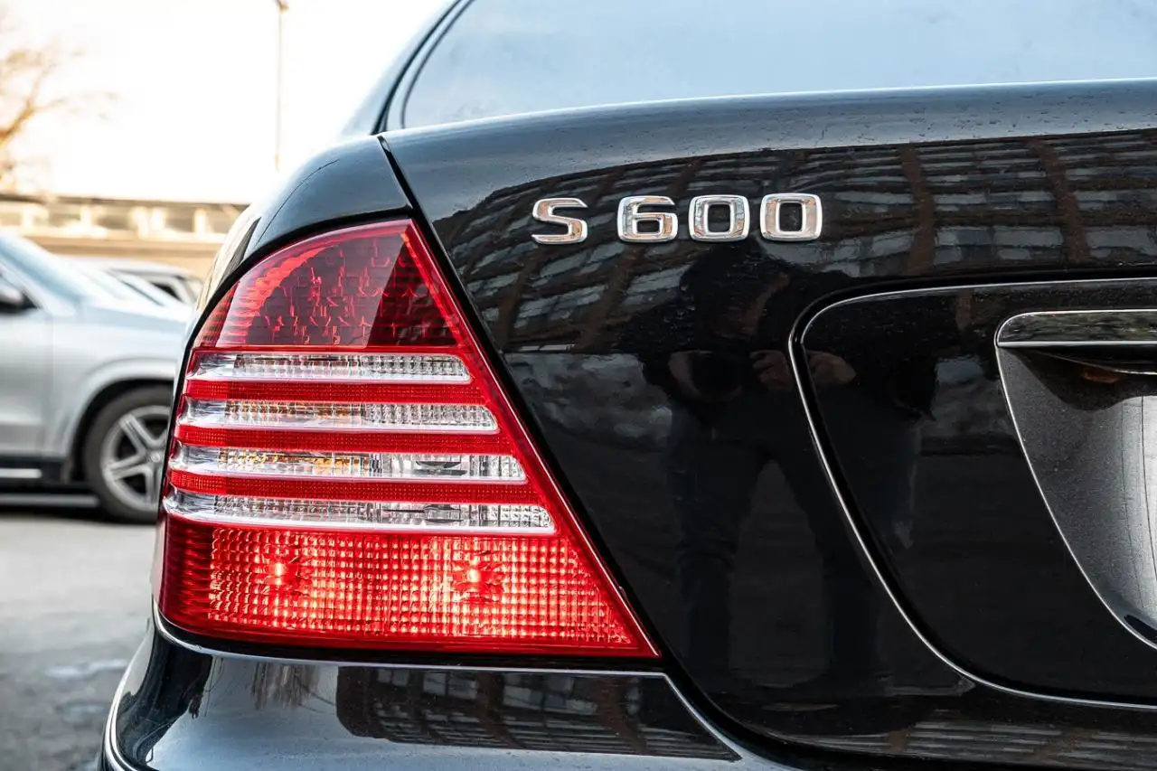 Mercedes-Benz S-Class снимка Mercedes-Benz S-Class