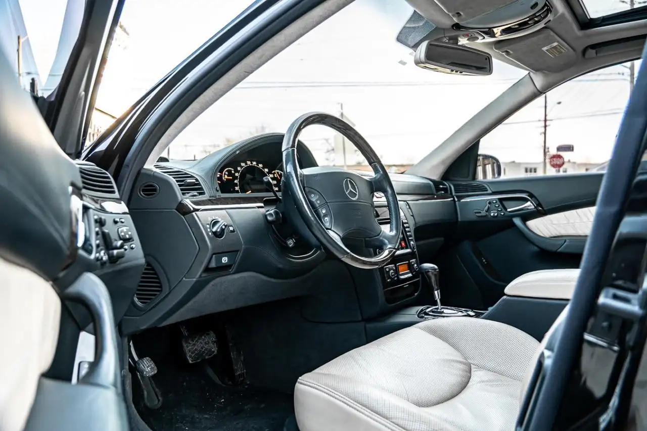 Mercedes-Benz S-Class снимка Mercedes-Benz S-Class