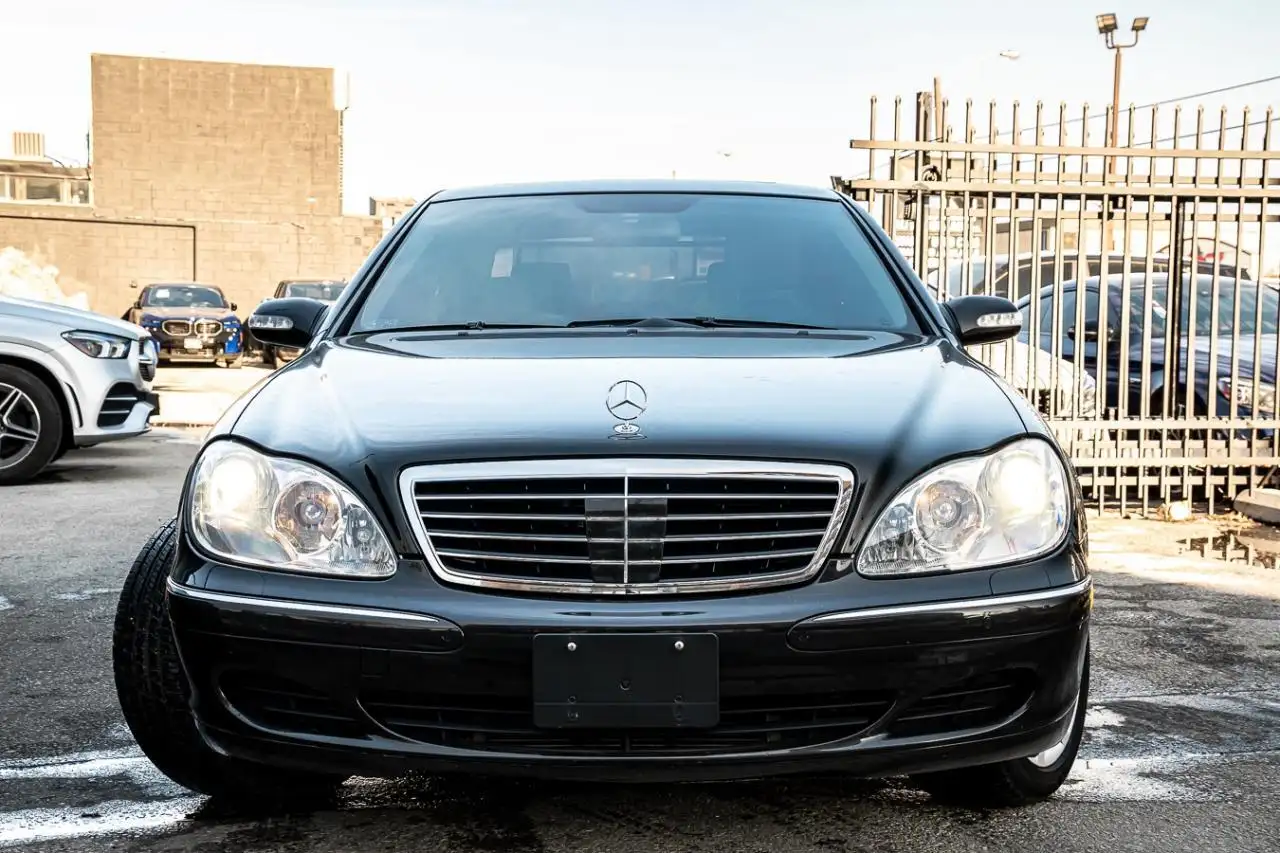 Mercedes-Benz S-Class снимка Mercedes-Benz S-Class