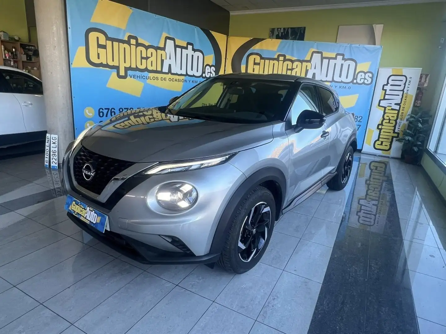 Nissan Juke 1.0 DIG-T Acenta 4x2 DCT 7 84kW Gris - 1