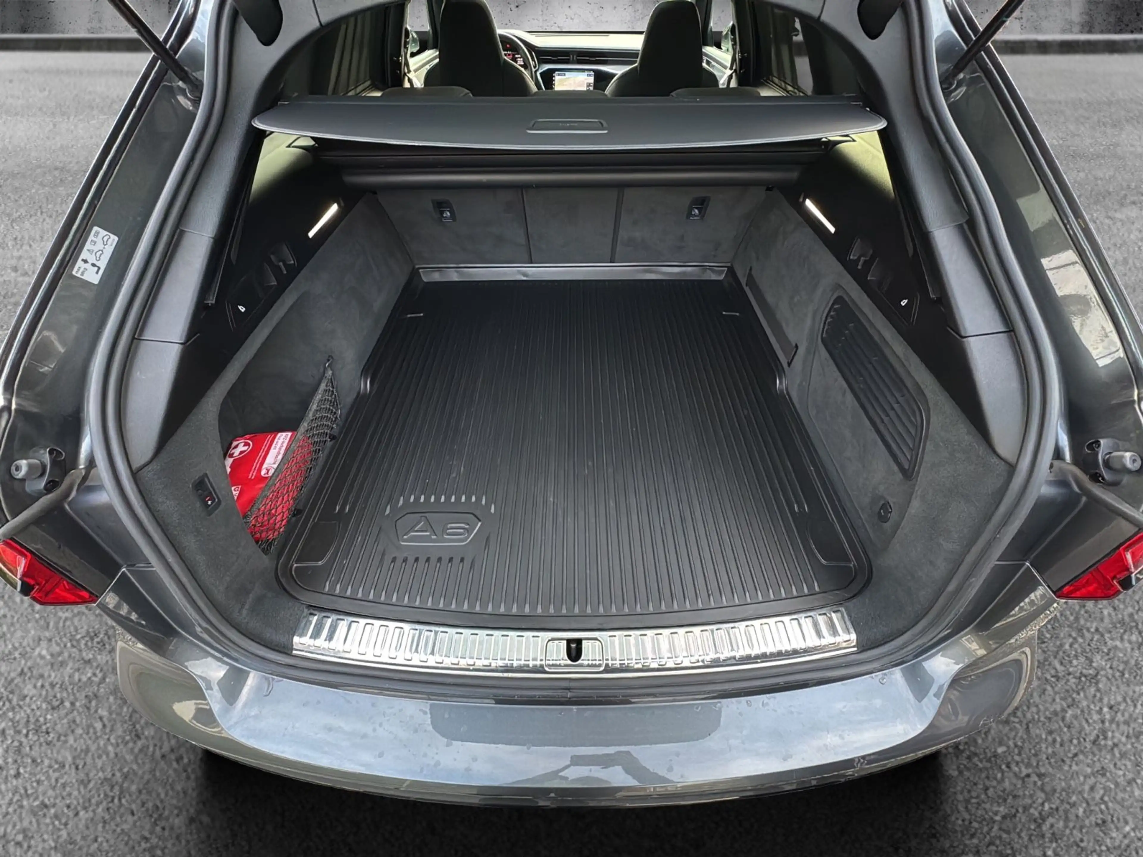 Audi S6 Avant quattro/Standheiz/HDMatrix/AHK/ACC/B&O — photo 12