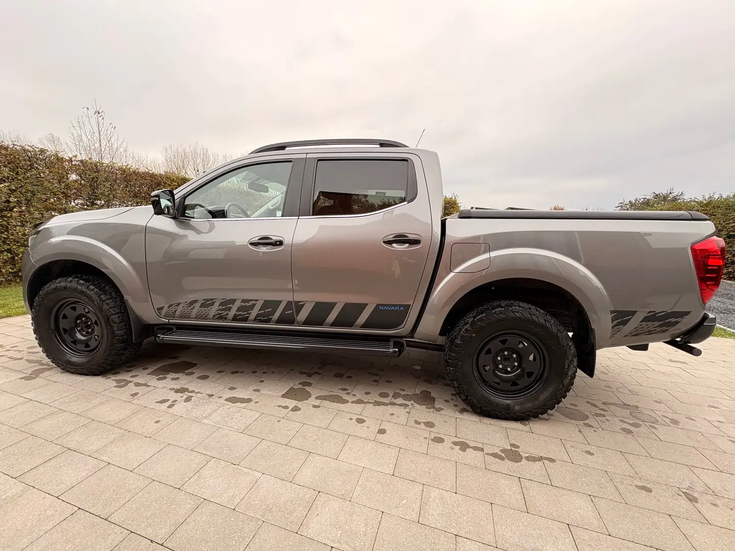 Nissan Navara N-guard Grijs - 2