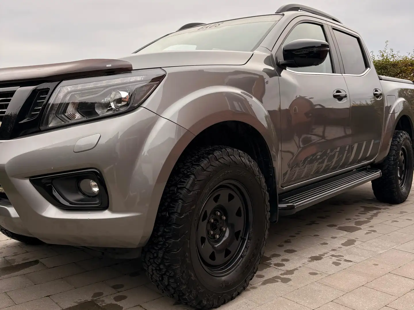 Nissan Navara N-guard Grijs - 1