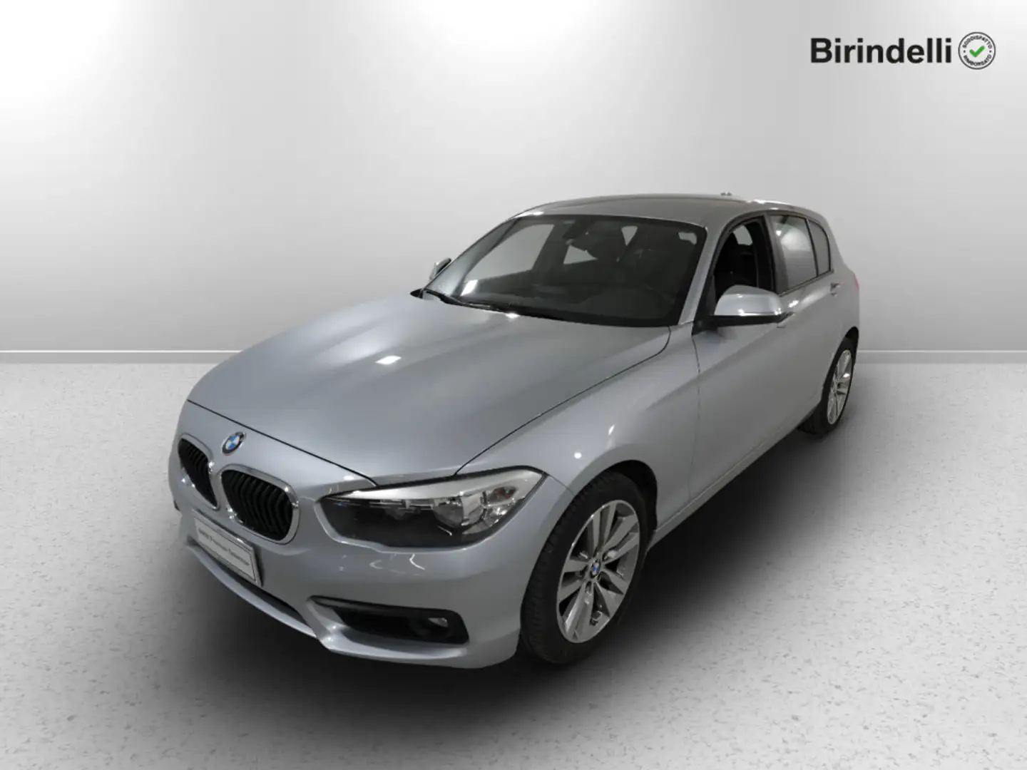 BMW 116 d Advantage 5p Stříbrná - 1