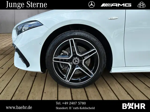 Mercedes-Benz 250 view 6