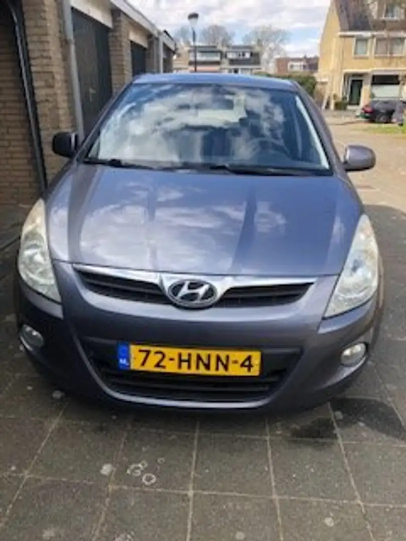 Hyundai i20 i20 1.2i Dynamic Grijs - 2