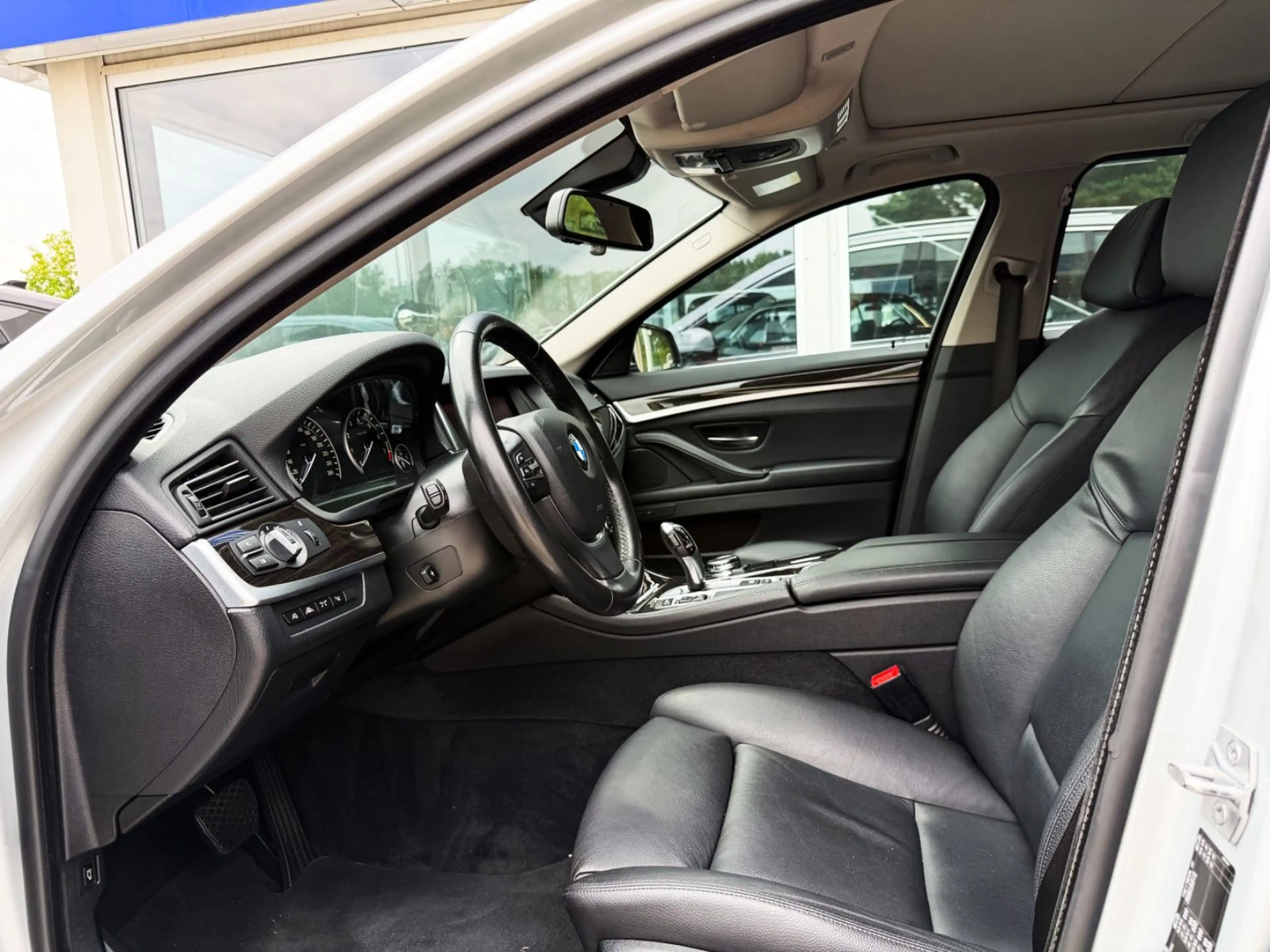 BMW 535 5 Touring 535 i xDrive 1.Hand — photo 9