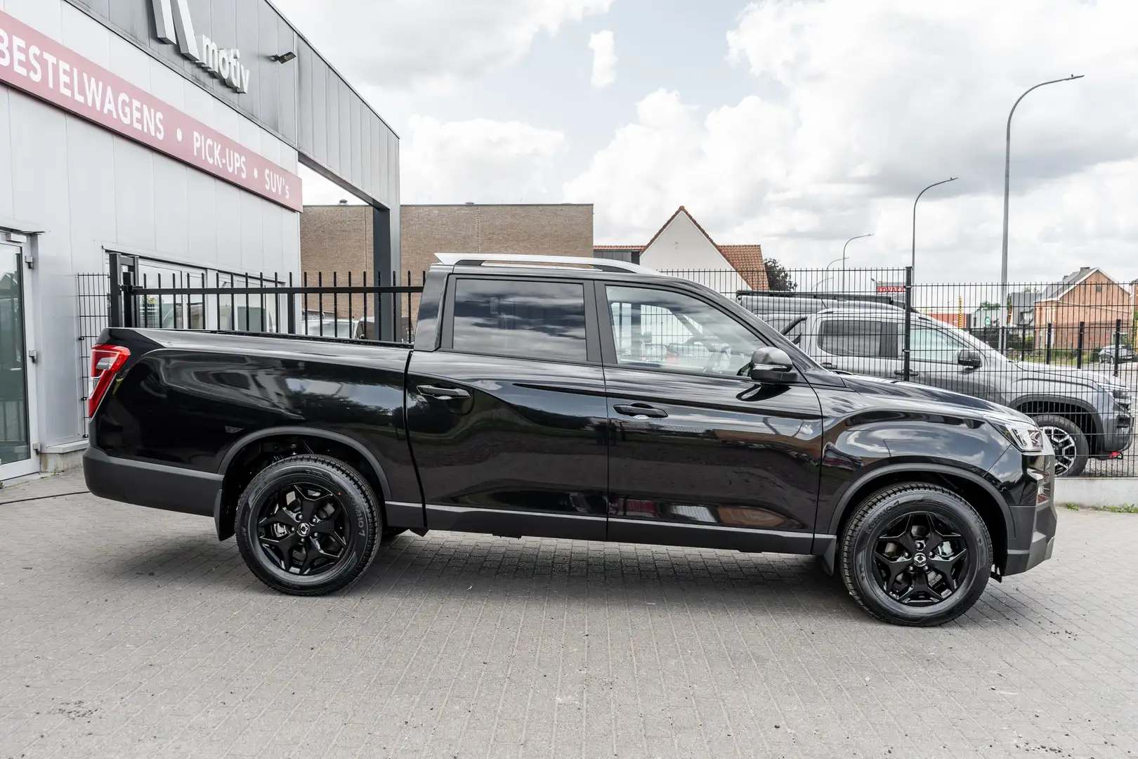 SsangYong Musso Grand 2.2D 4X4 Black Edition - Automaat Noir - 2