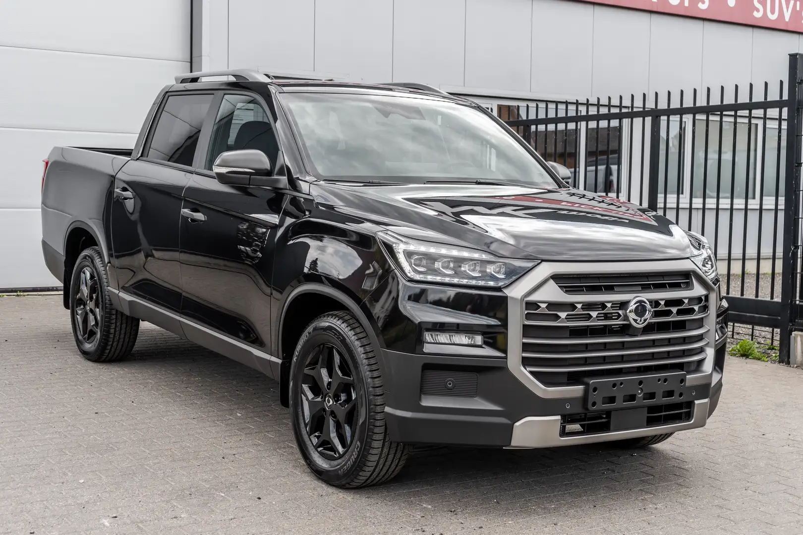 SsangYong Musso Grand 2.2D 4X4 Black Edition - Automaat Noir - 1
