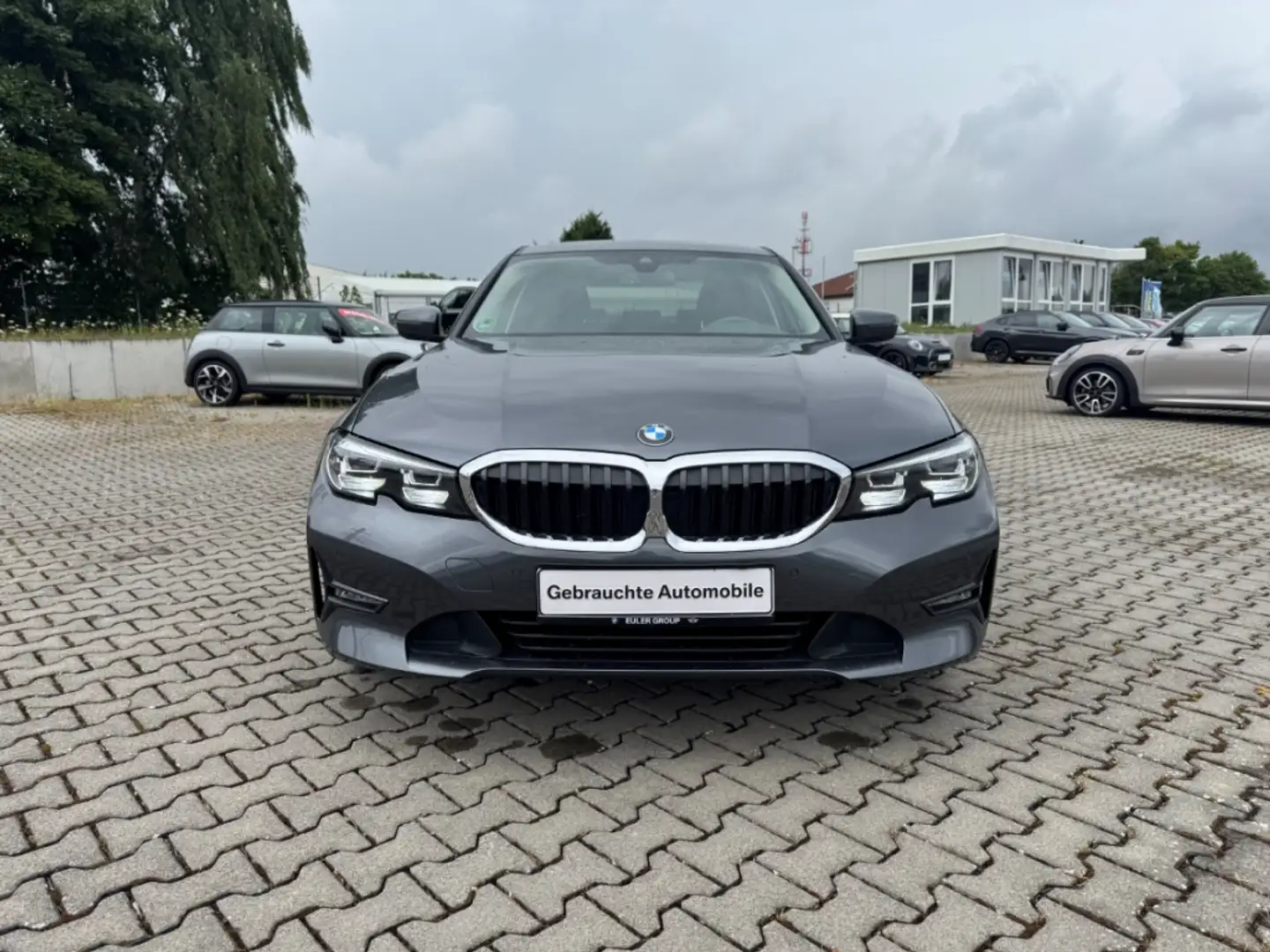 BMW 318 d Limousine Navi Klimaautom DAB SHZ Sonnenschutz L Grau - 2