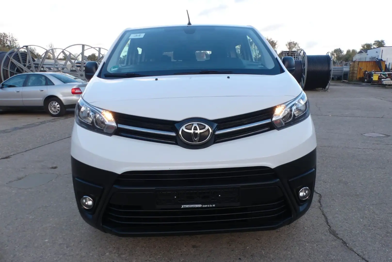 Toyota Proace 2.0 Comfort 9-Sit*Temp*Navi*2xDachklima* Weiß - 2