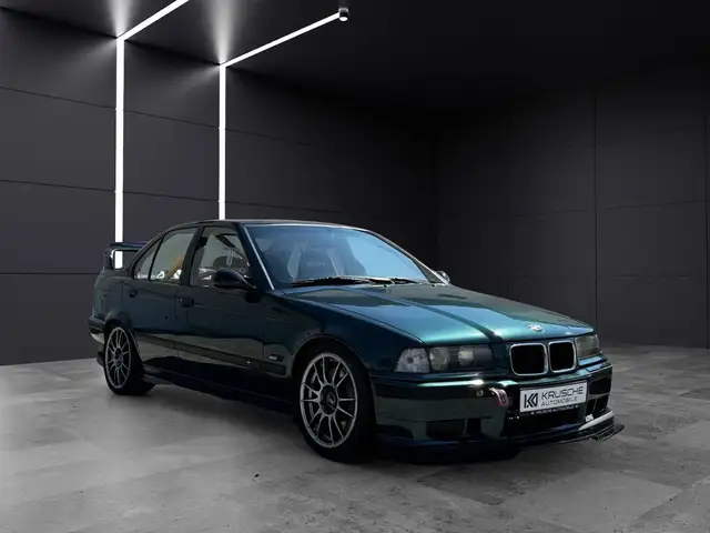 BMW M3 view 5