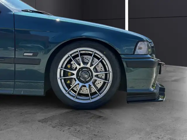 BMW M3 view 9