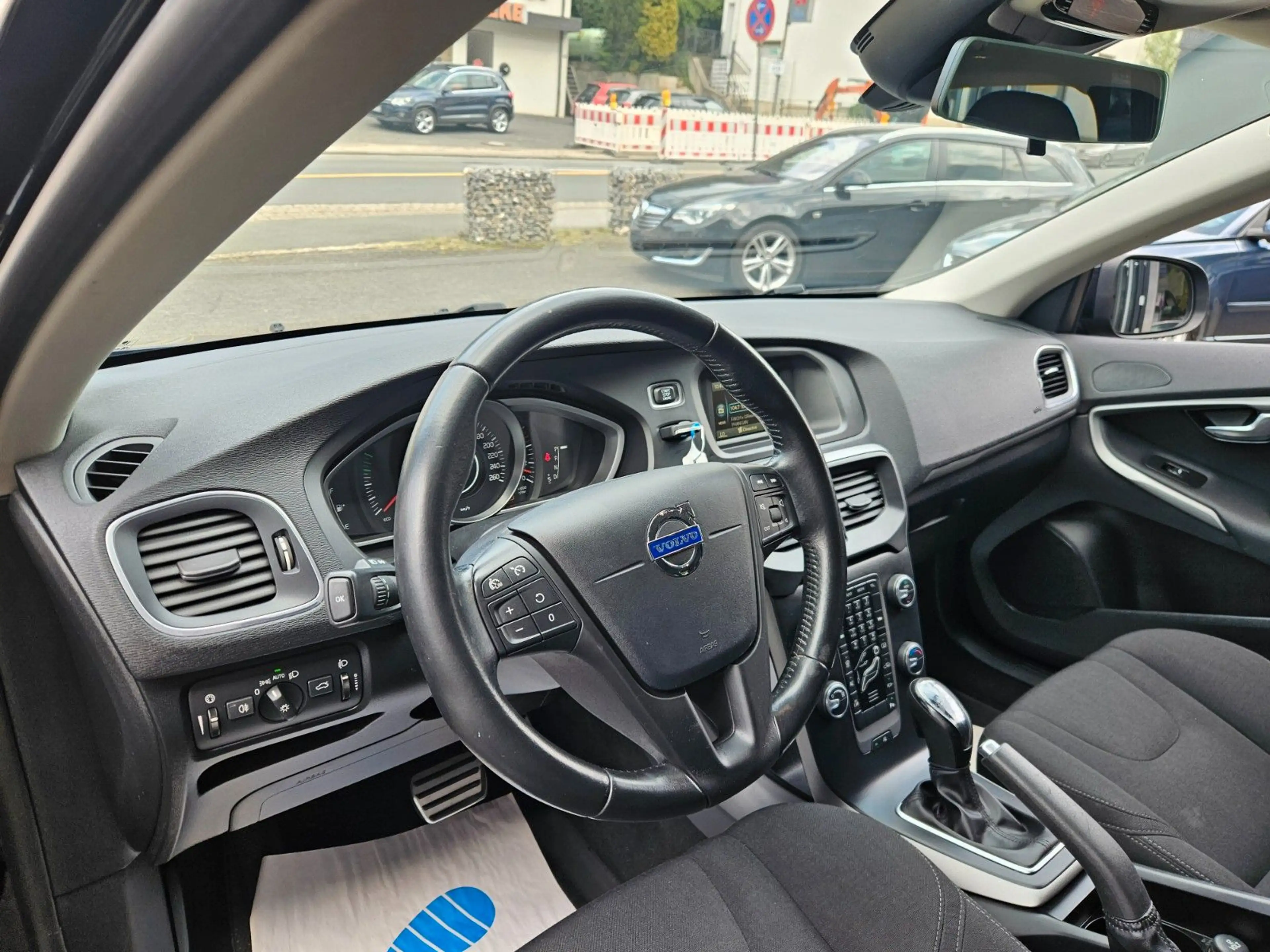 Volvo V40 Basis,Navi,Klima,Alu,Scheckheft,1-Hand, Gara — photo 11