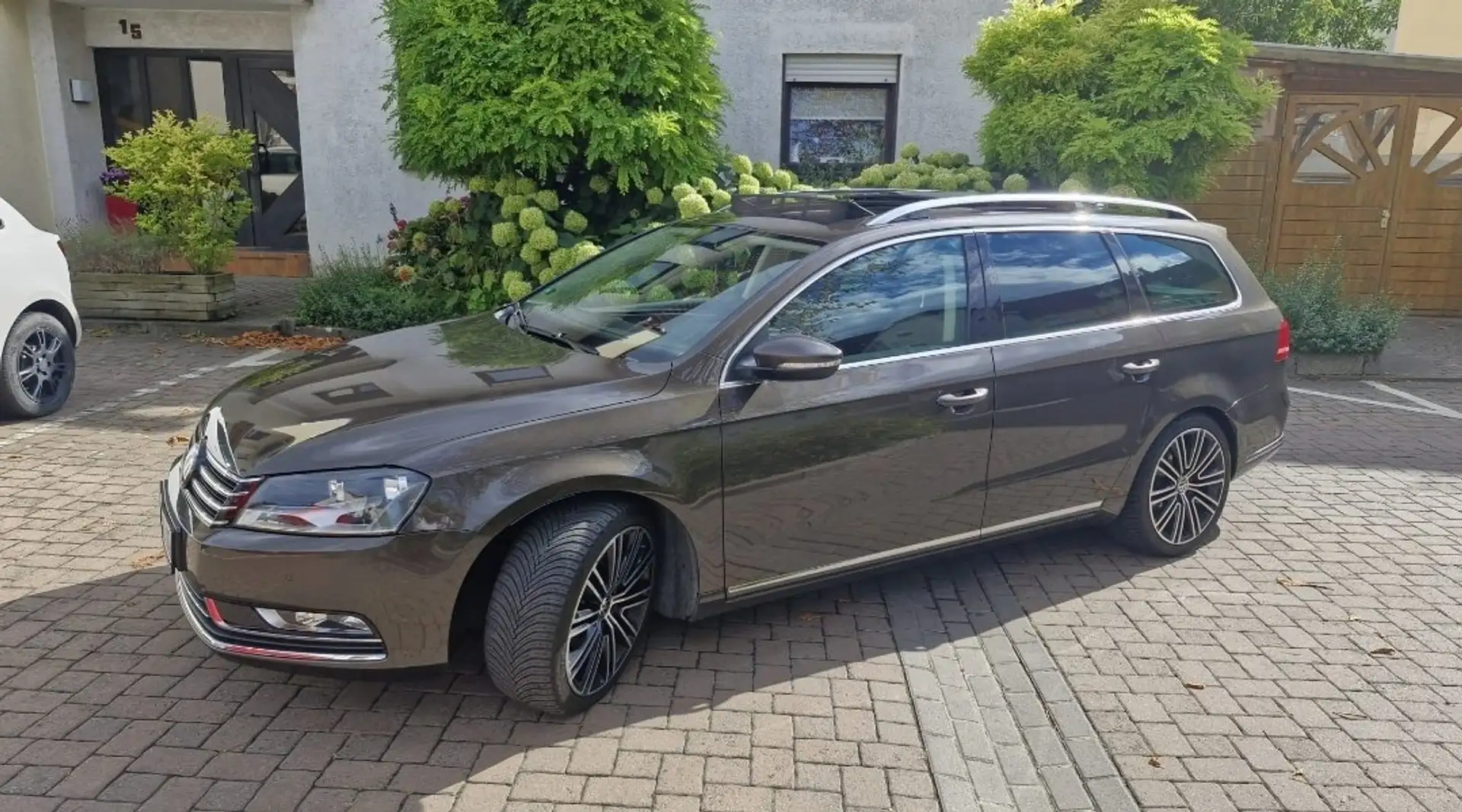 Volkswagen Passat Variant Passat Variant 2.0 TDI 4Motion DSG BlueMotion Braun - 1