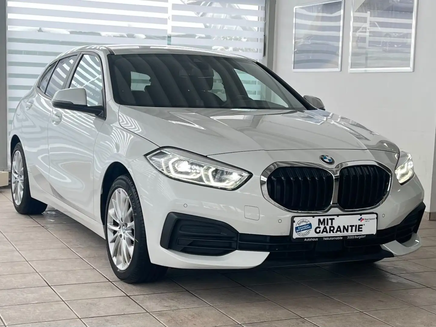 BMW 118 i Aut.KAMERA SPORTS. KeylessG Lnkrdheiz Alu17 Blanc - 1