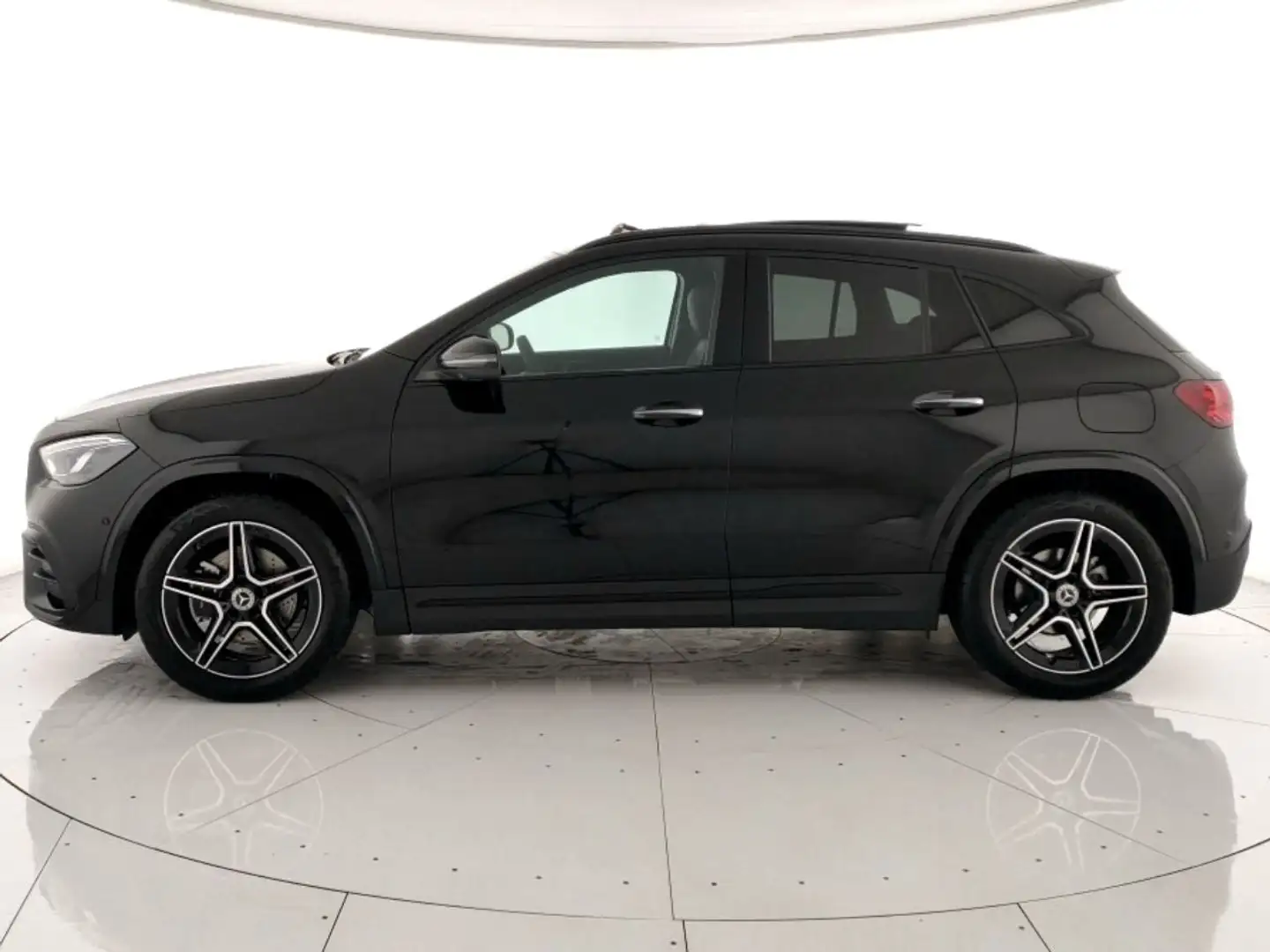 Mercedes-Benz GLA 200 d PREMUM PLUS (150cv) / List: 61.235 Nero - 2