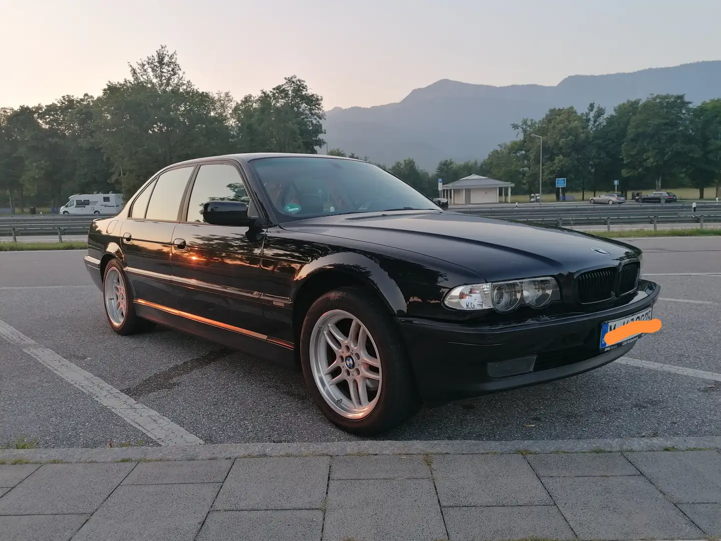 BMW 728 728iL Schwarz - 1