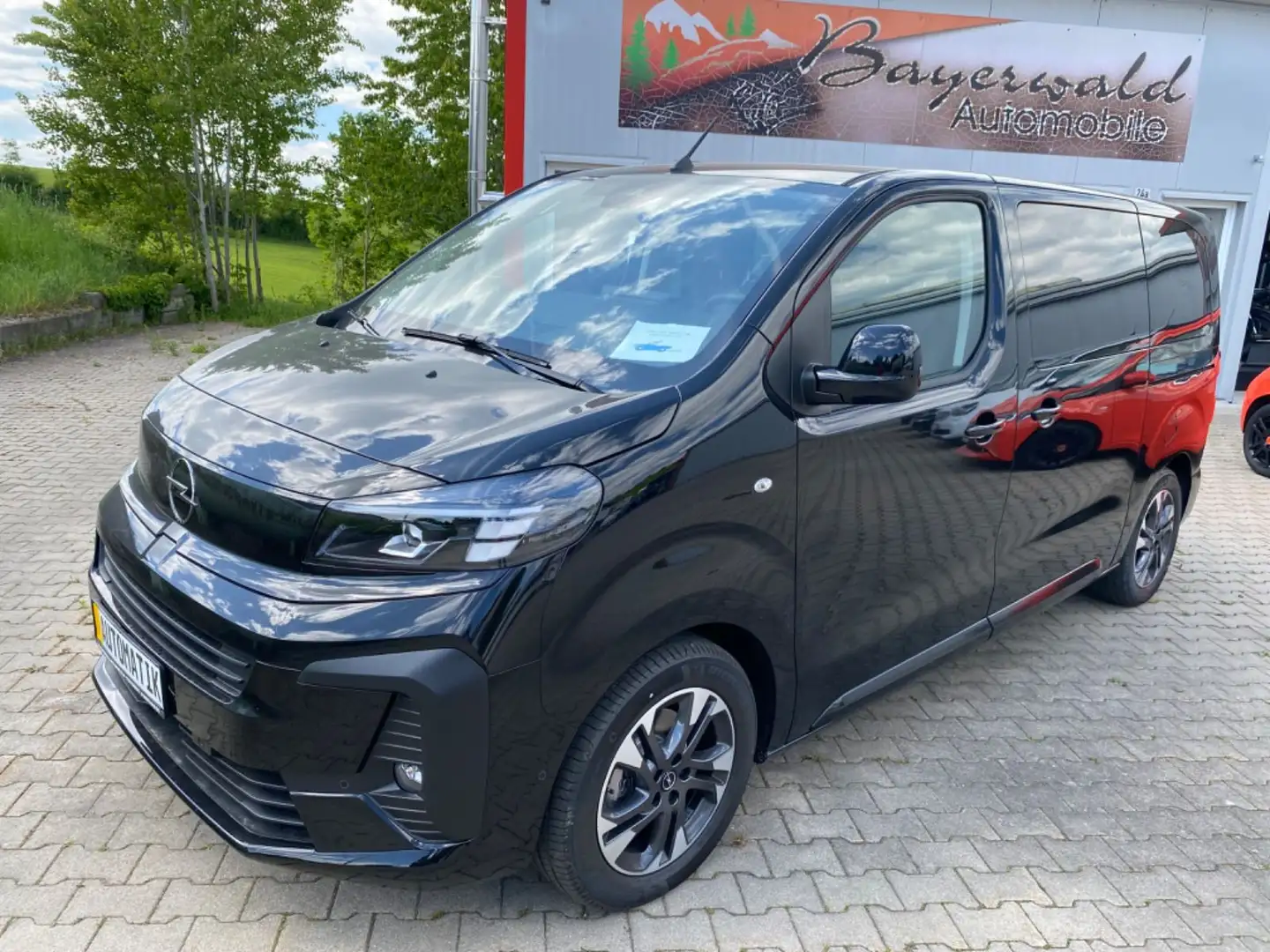 Opel Zafira Life GS M 8-Sitz Navi AHK Leder Panorama Schwarz - 1