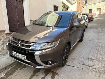 Outlander PHEV Kaiteki 4WD Kaiteki