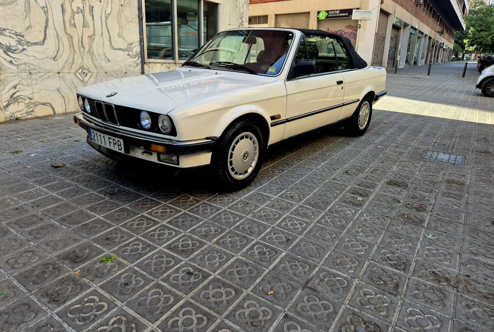 BMW 320 320i Cabriolet - 1
