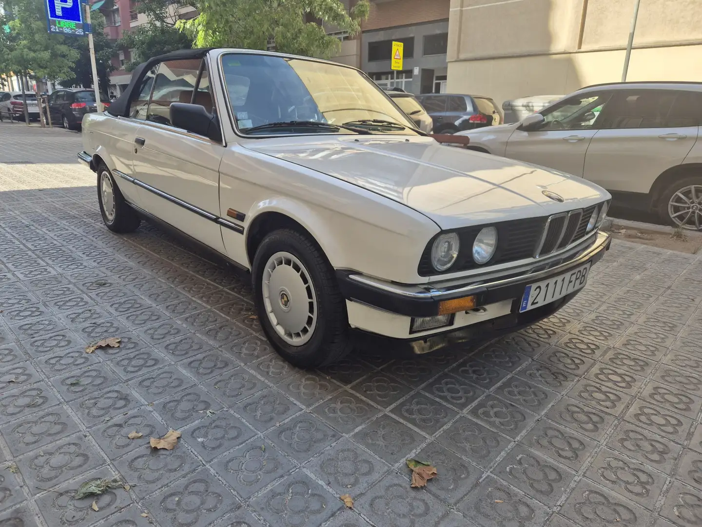 BMW 320 320i Cabriolet - 2