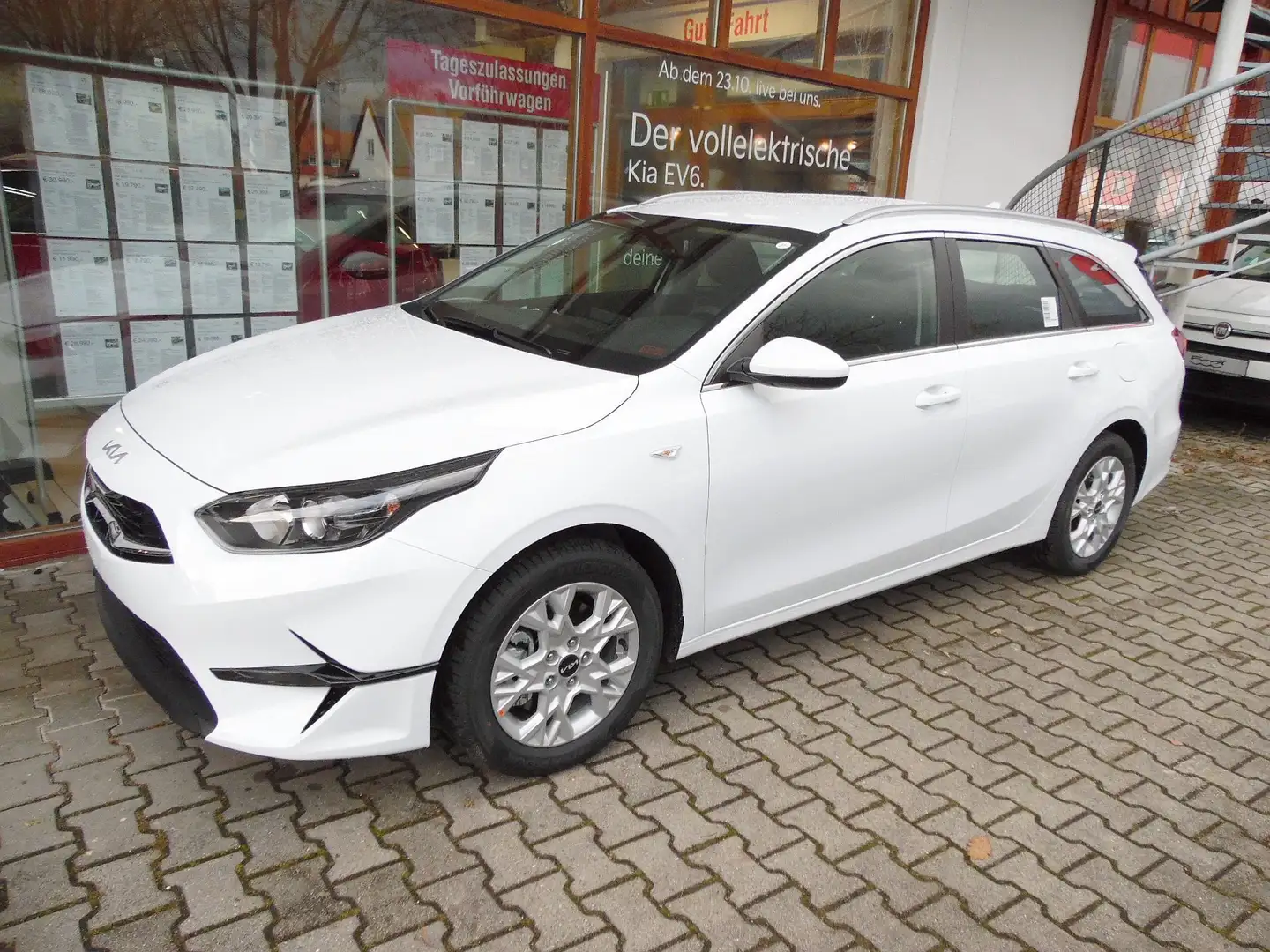 Kia Ceed SW / cee'd SW Vision 2024 1.6D 48V DCT7 Komfort-Plus-Paket uvm. Weiß - 1