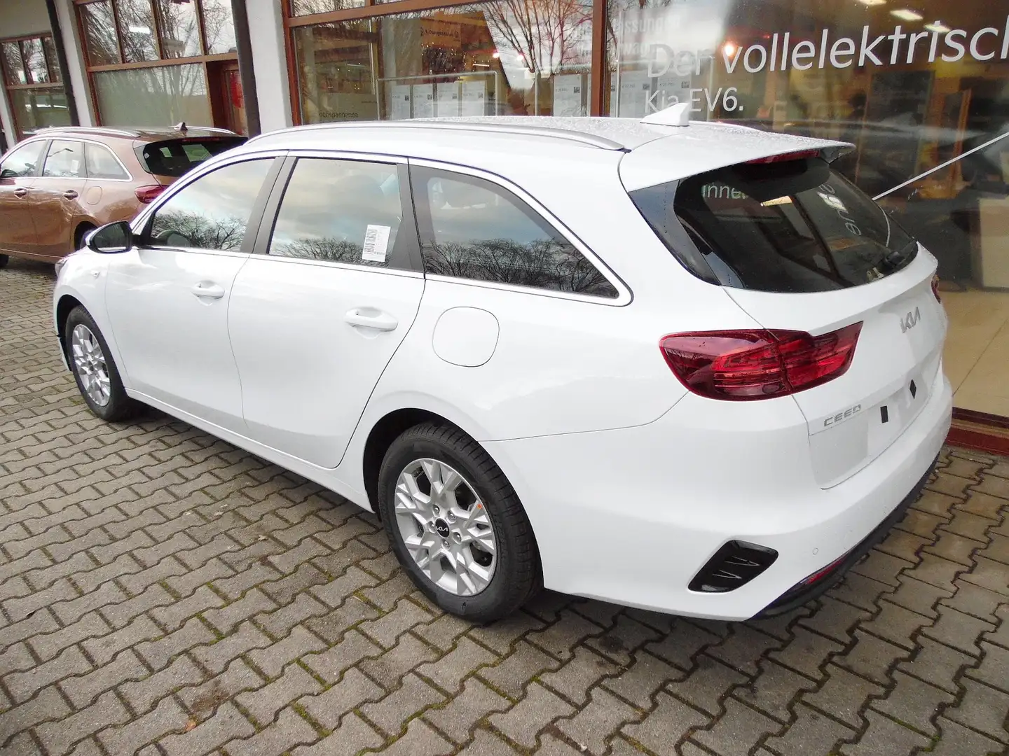 Kia Ceed SW / cee'd SW Vision 2024 1.6D 48V DCT7 Komfort-Plus-Paket uvm. Weiß - 2