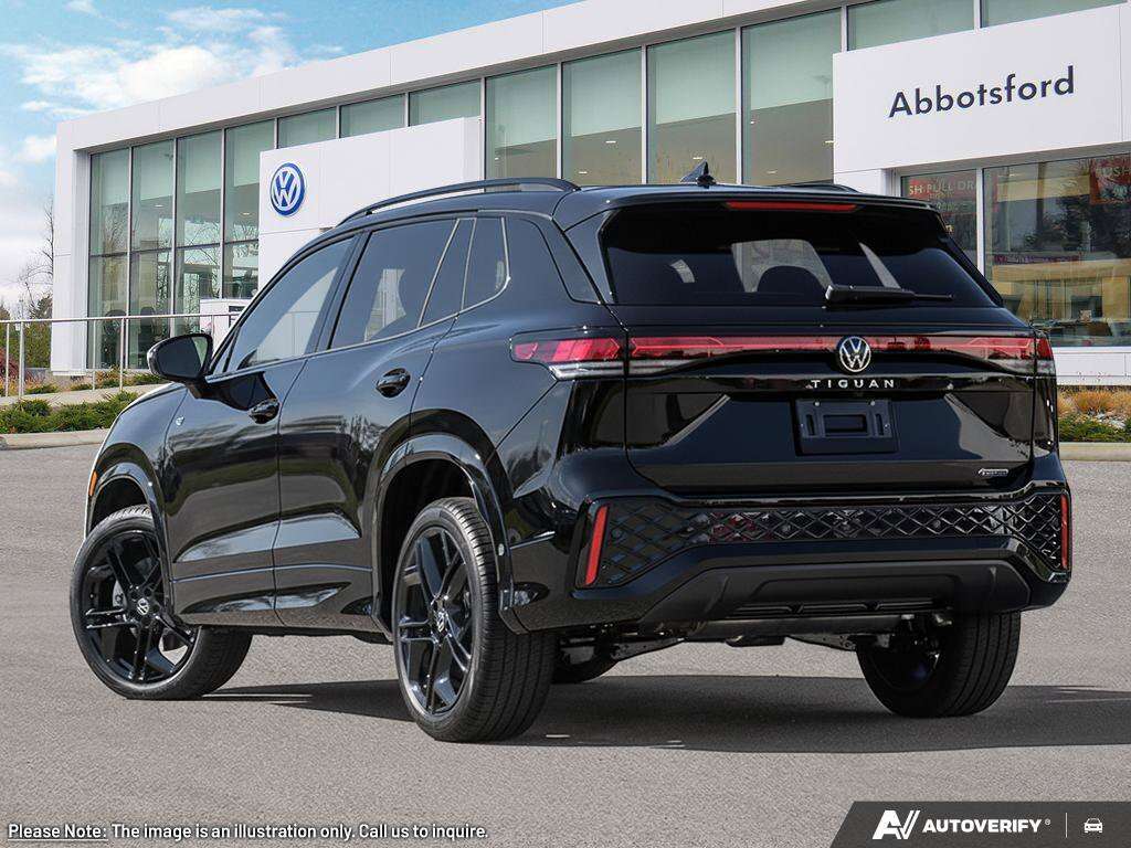2026 Volkswagen Tiguan Comfortline R-Line Black Edition alt 4