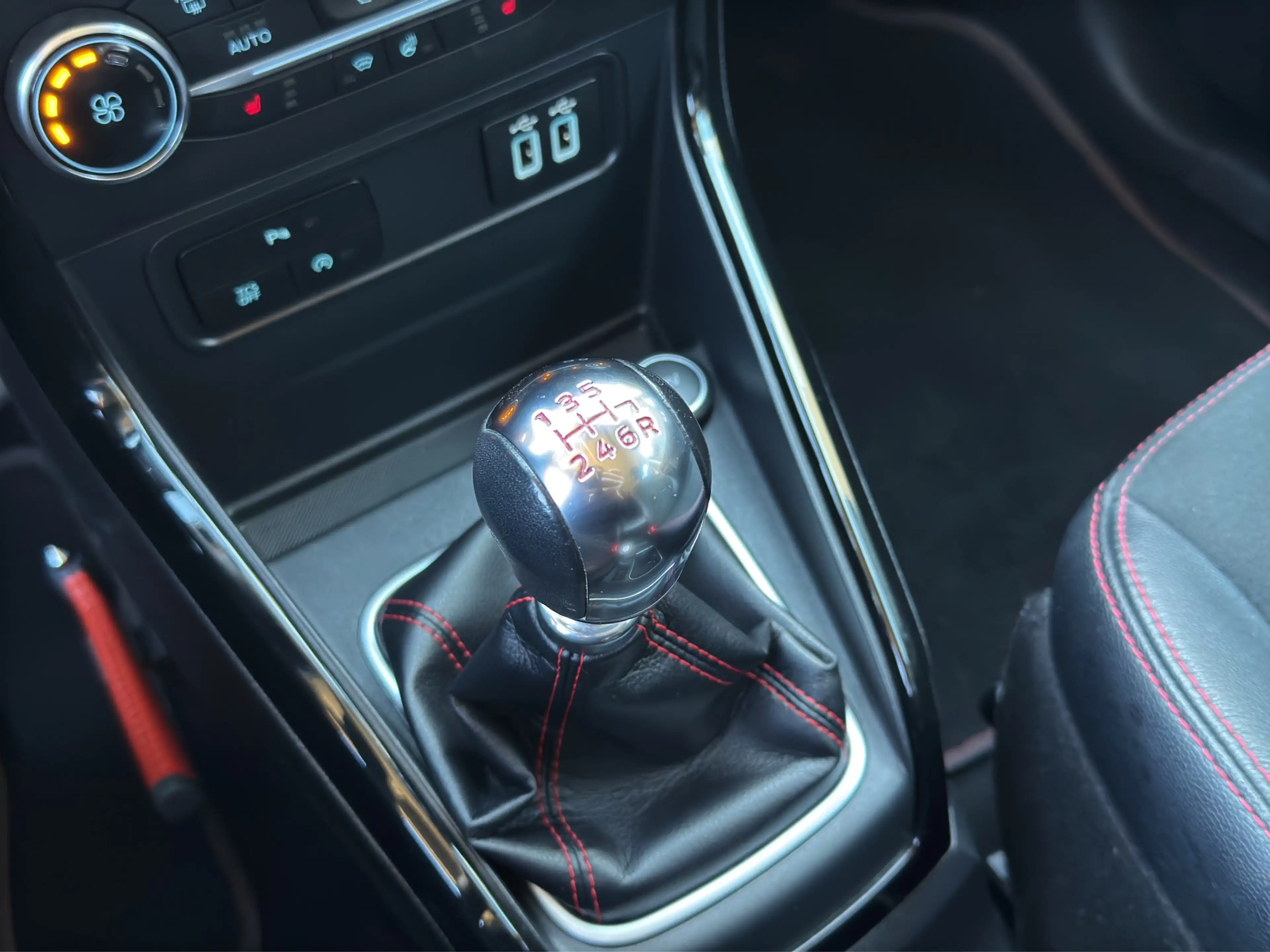 Ford EcoSport 1.0 EcoBoost ST-Line | Trekhaak | Camera | Premium — photo 20