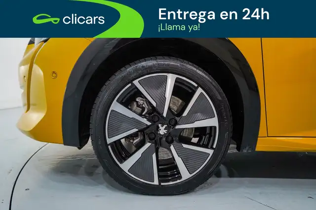 Peugeot 208 view 11