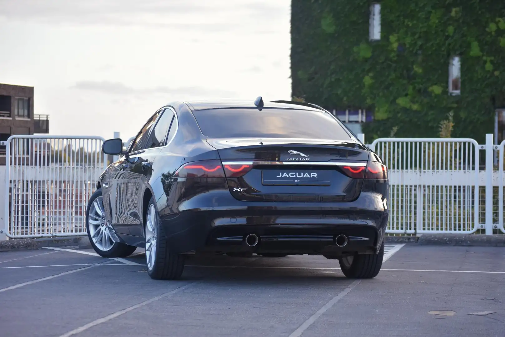 Jaguar XF 2.0 Prestige | Dealer ond. | Org. NL | Cruise | Noir - 2