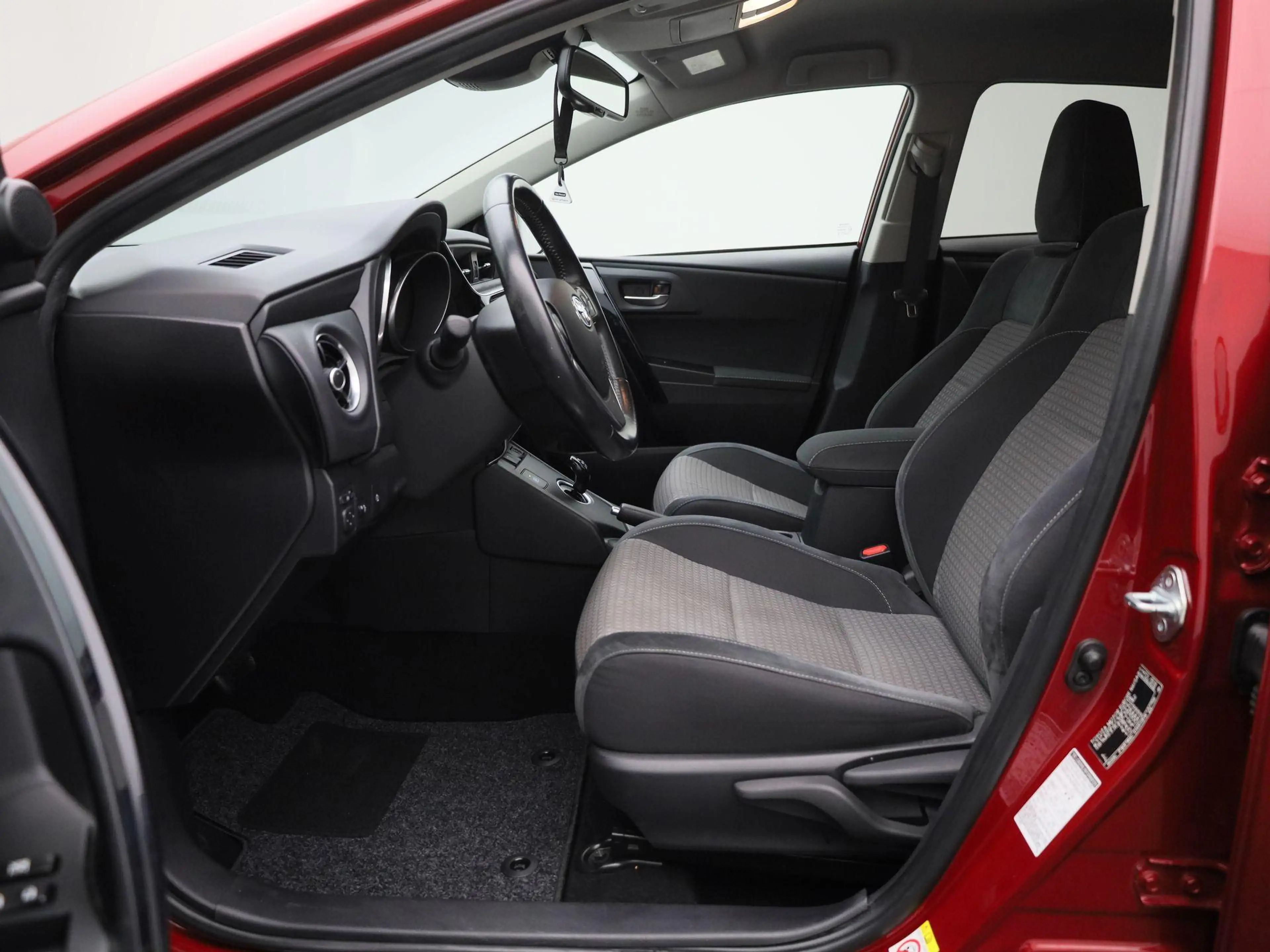 Toyota Auris 1.8 Hybrid Black Edition | Wordt Verwacht | Achter — photo 11