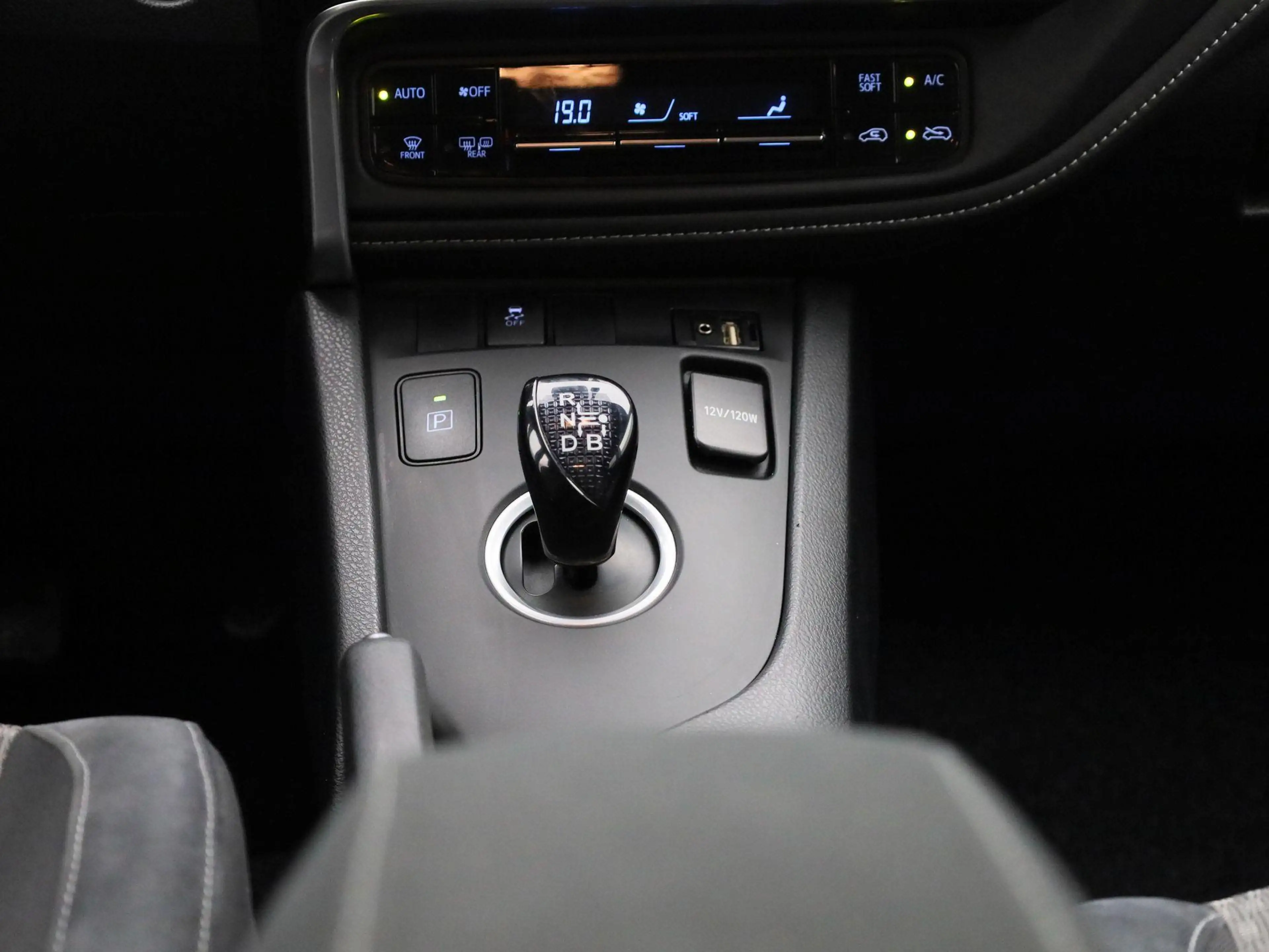 Toyota Auris 1.8 Hybrid Black Edition | Wordt Verwacht | Achter — photo 10