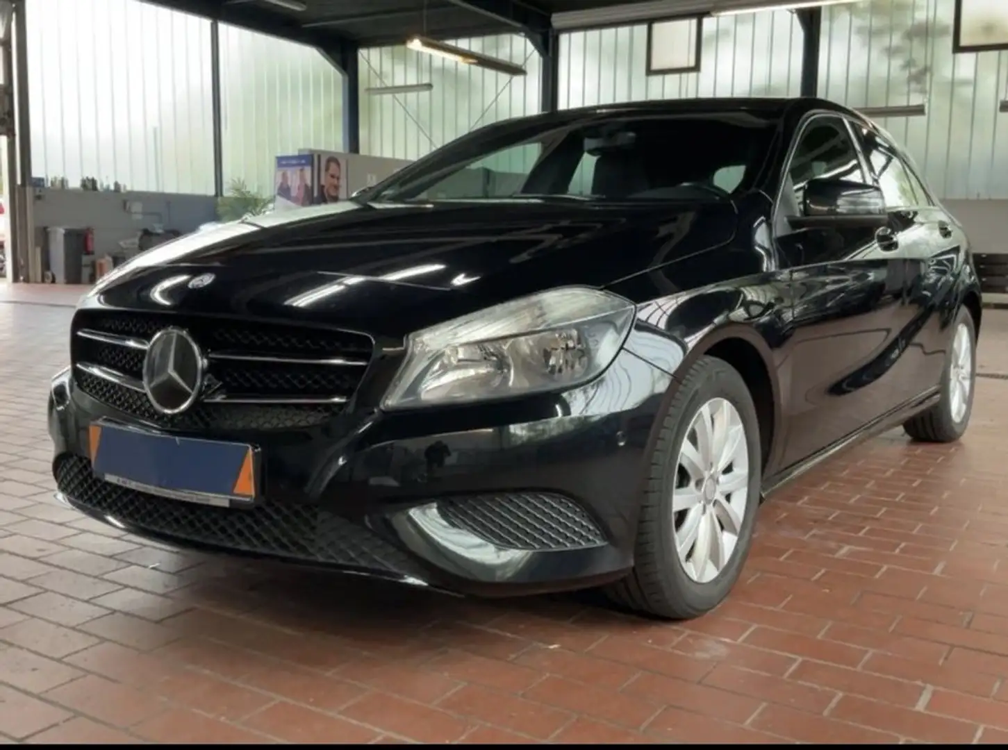 Mercedes-Benz A 180 BlueEFFICIENCY Style Negro - 1