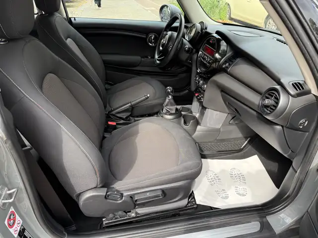 Mini Hatch view 8
