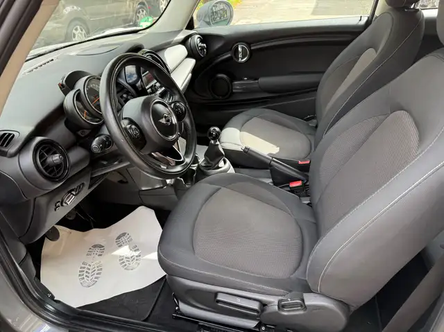 Mini Hatch view 7