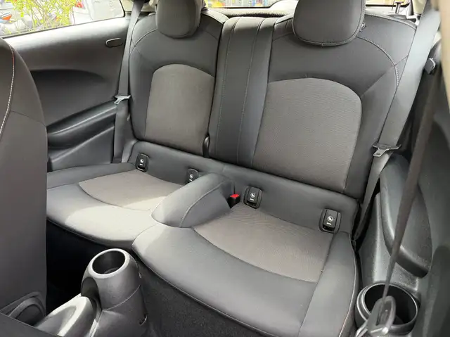 Mini Hatch view 9